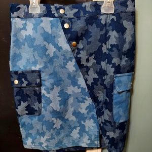 Blue jean camouflage mini skirt with side zipper.